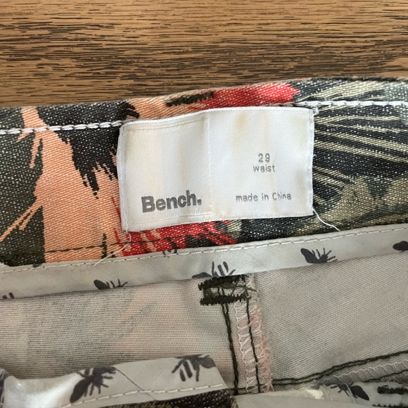 Bench tropical denim shorts US size 6, great condition. - Picture 2 of 4